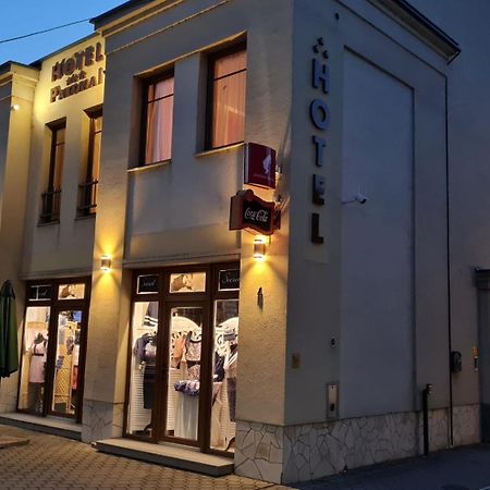 Hotel Patonai Fertőd Esterno foto