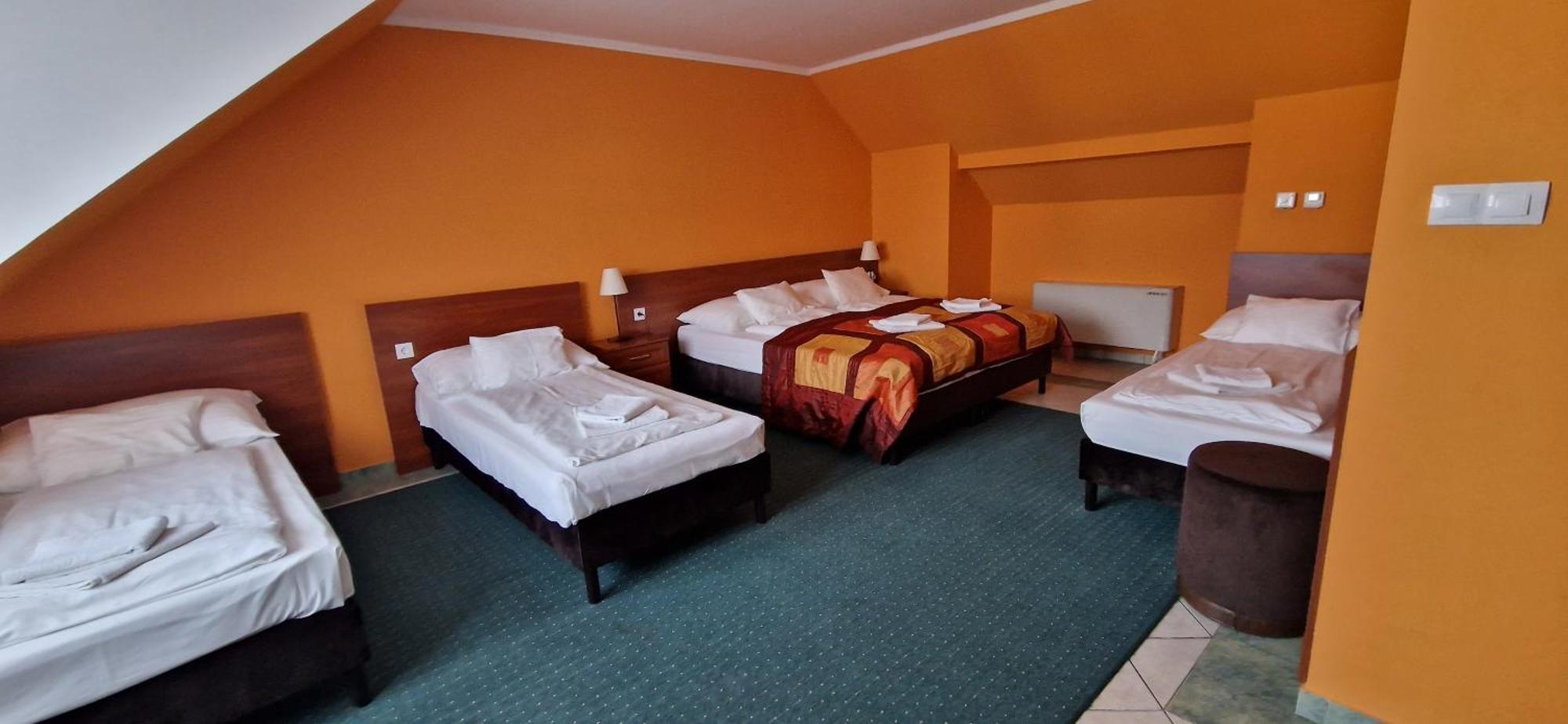Hotel Patonai Fertőd Esterno foto