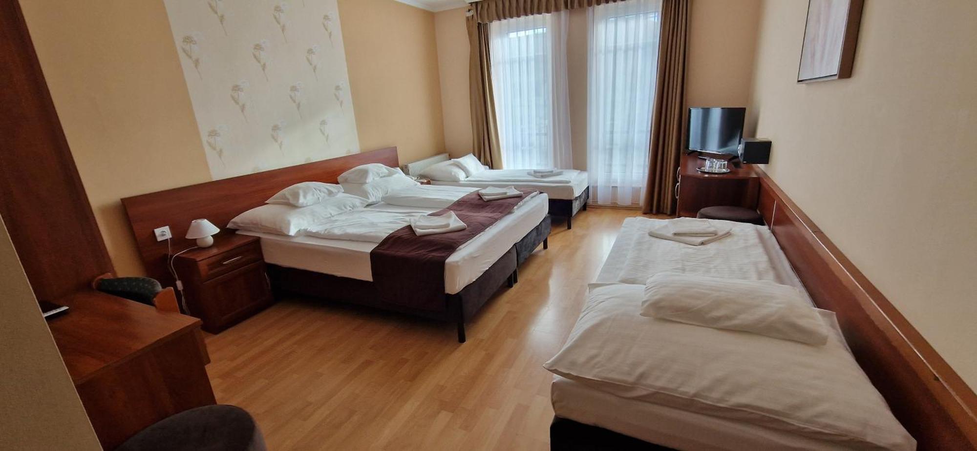 Hotel Patonai Fertőd Esterno foto