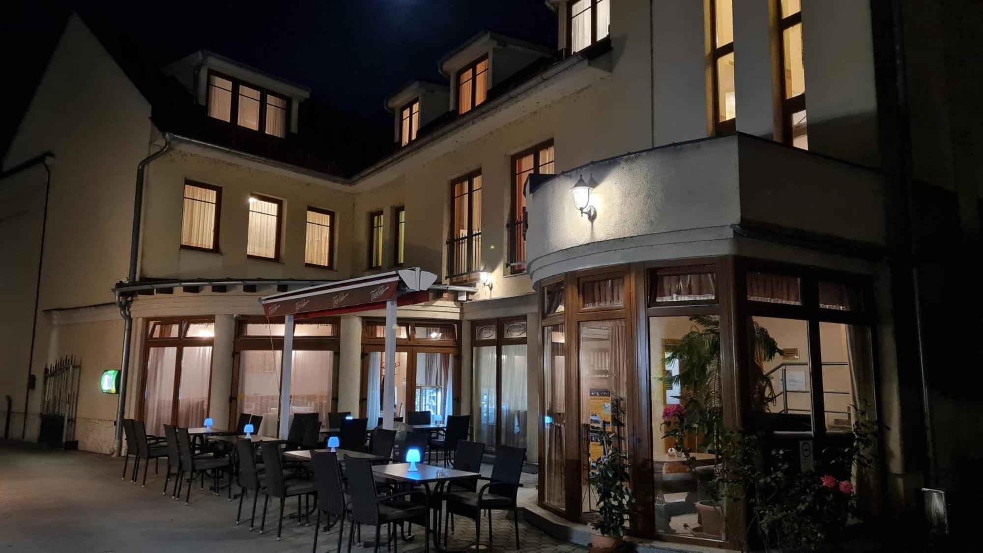 Hotel Patonai Fertőd Esterno foto