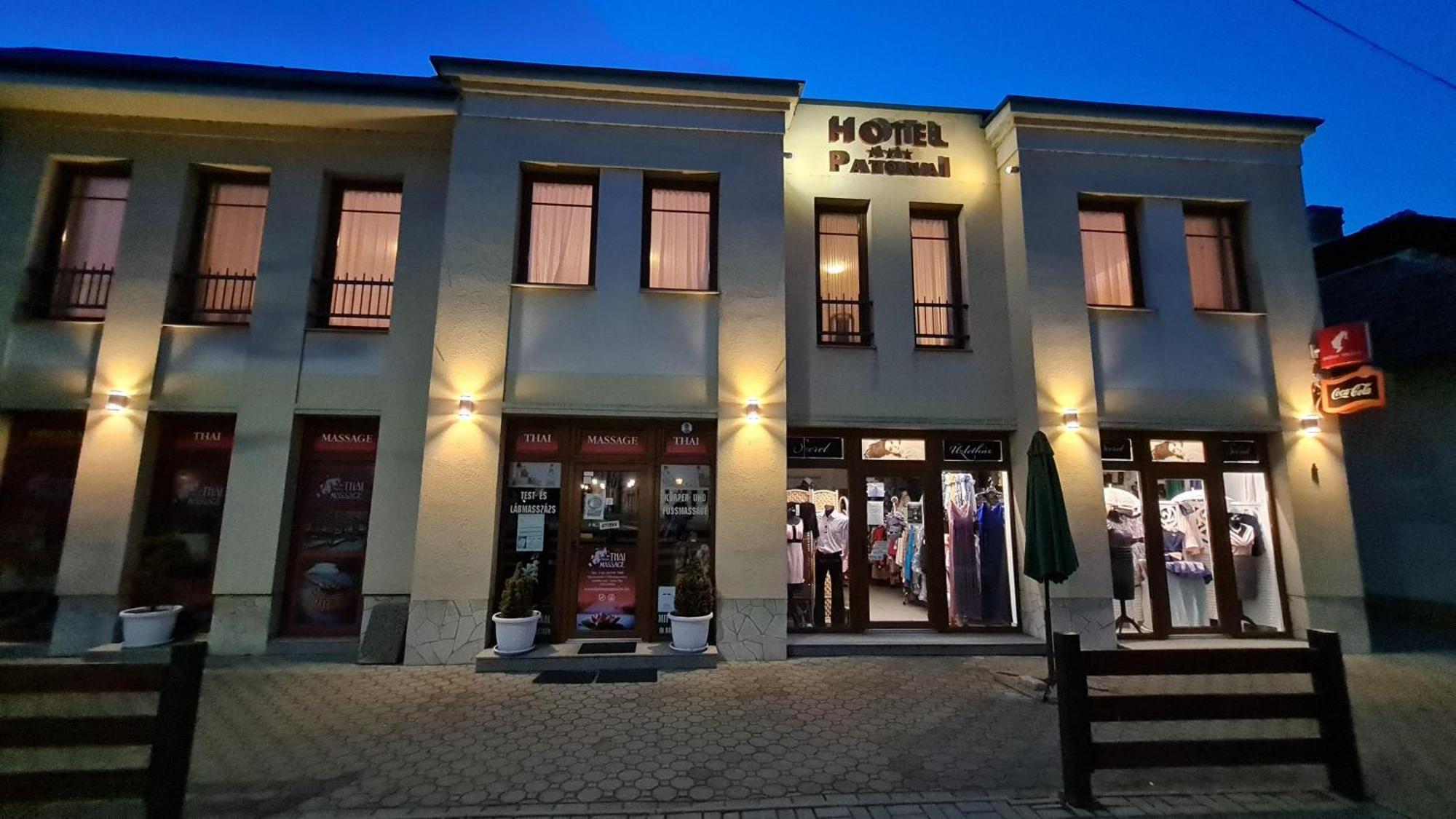 Hotel Patonai Fertőd Esterno foto