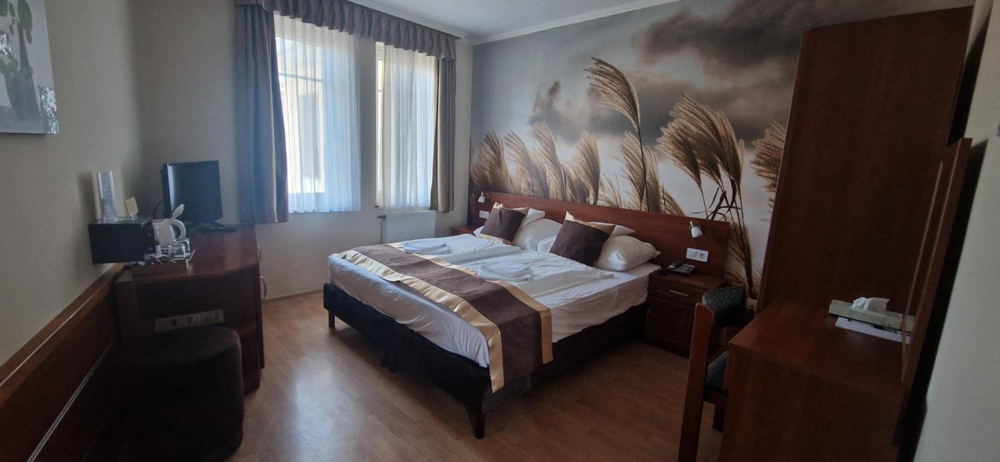 Hotel Patonai Fertőd Esterno foto