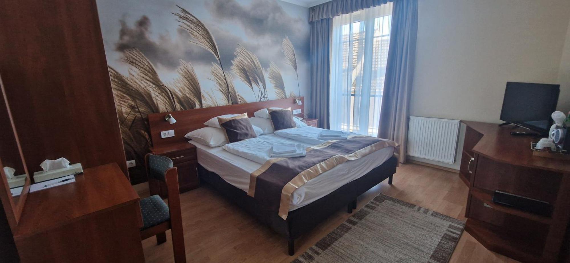 Hotel Patonai Fertőd Esterno foto