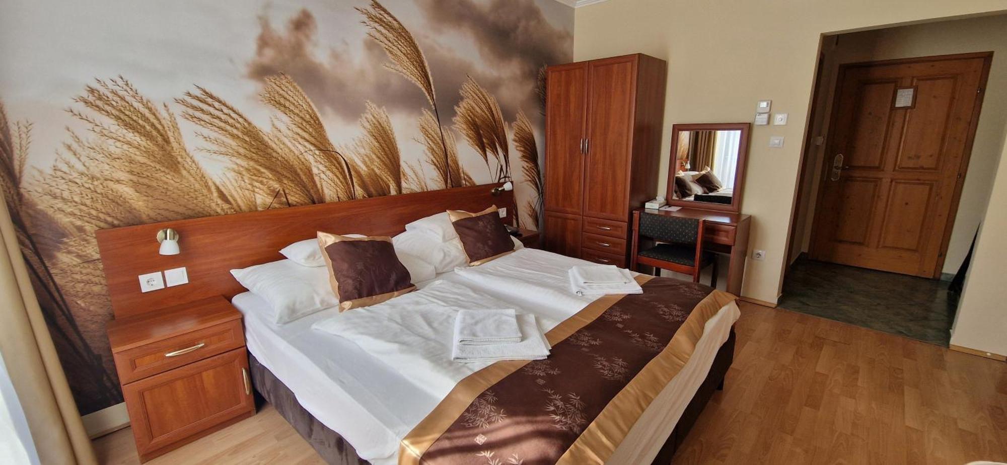 Hotel Patonai Fertőd Esterno foto
